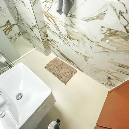 2 Bedroom 1429 Apartment