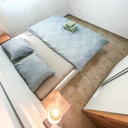Apartment 2 Bedroom 1429 *