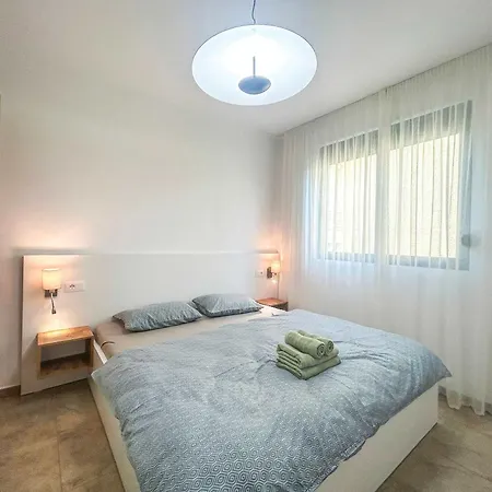 2 Bedroom 1429 *